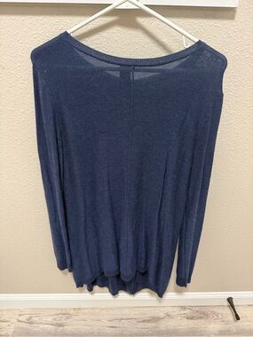 Navy Blue Long-Sleeve Women's Knit Top